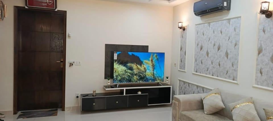 Luxurious 3 Bedroom Fully Furnished entire House with 24 hours Security available House in Lahore