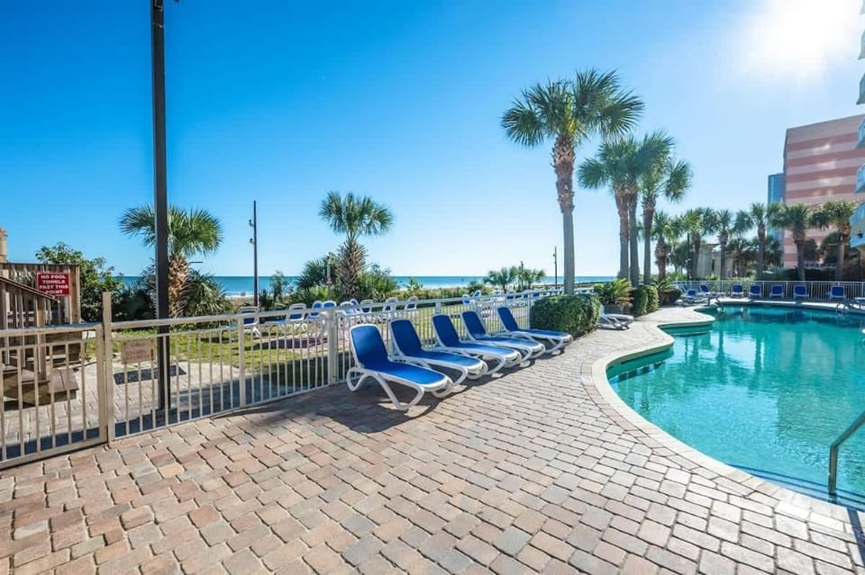 Direct Oceanfront Amazing Views In Camelot Resort! House in Myrtle Beach