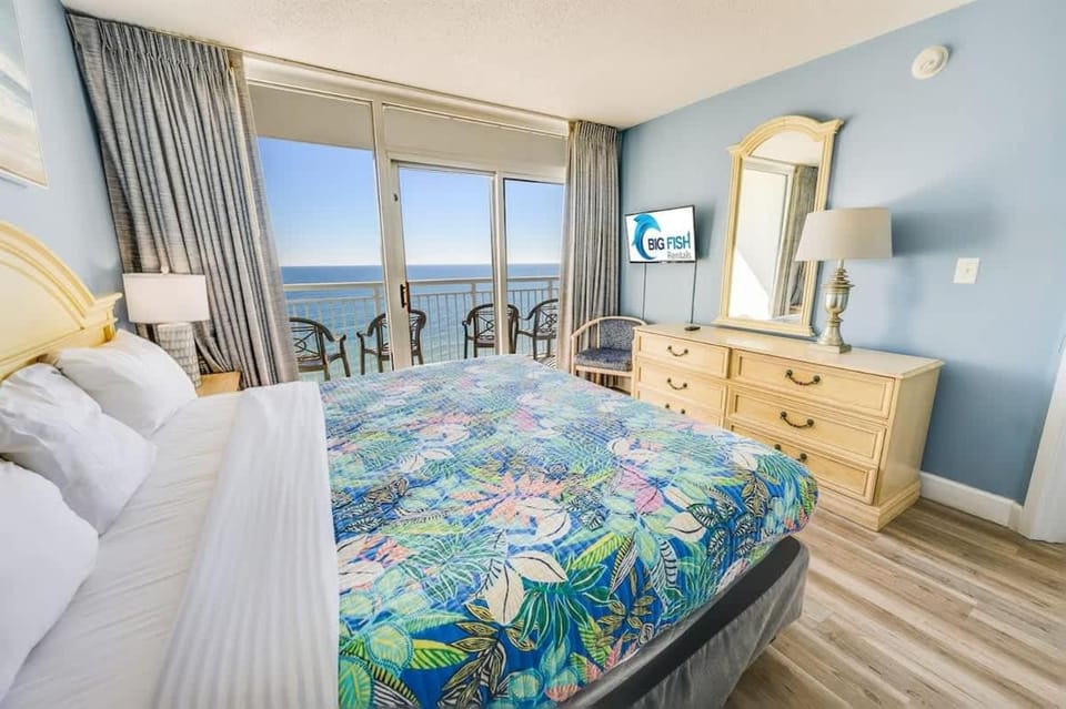 New 3BR King Suite with Direct Oceanfront End Unit House in Myrtle Beach