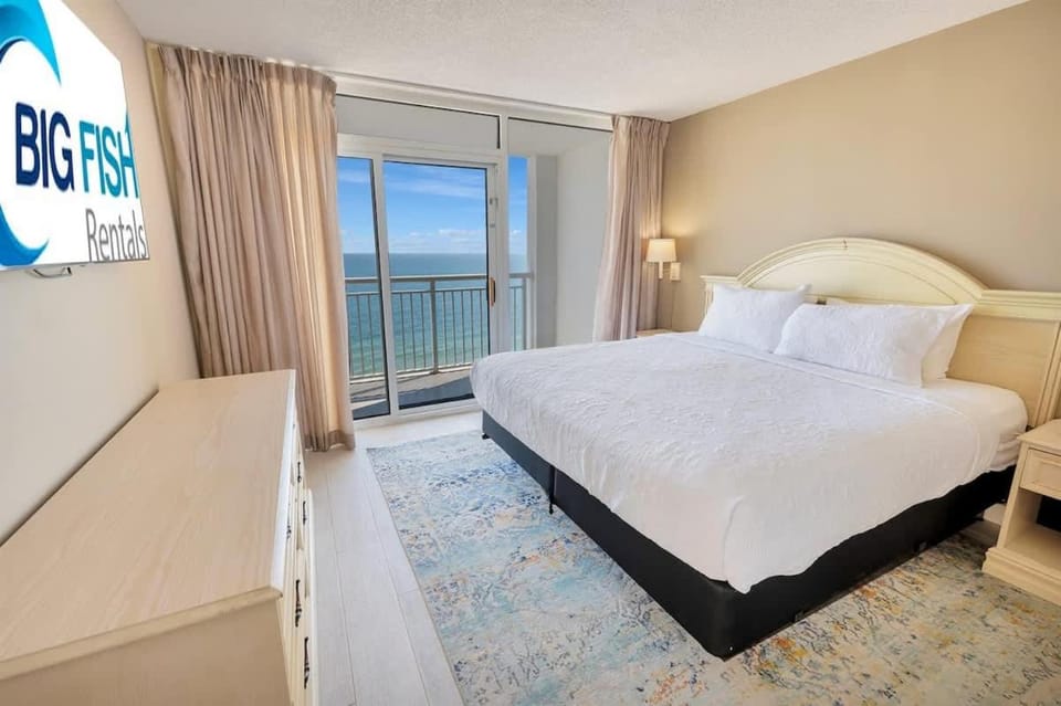 Oceanfront condo w pools & balcony House in Myrtle Beach