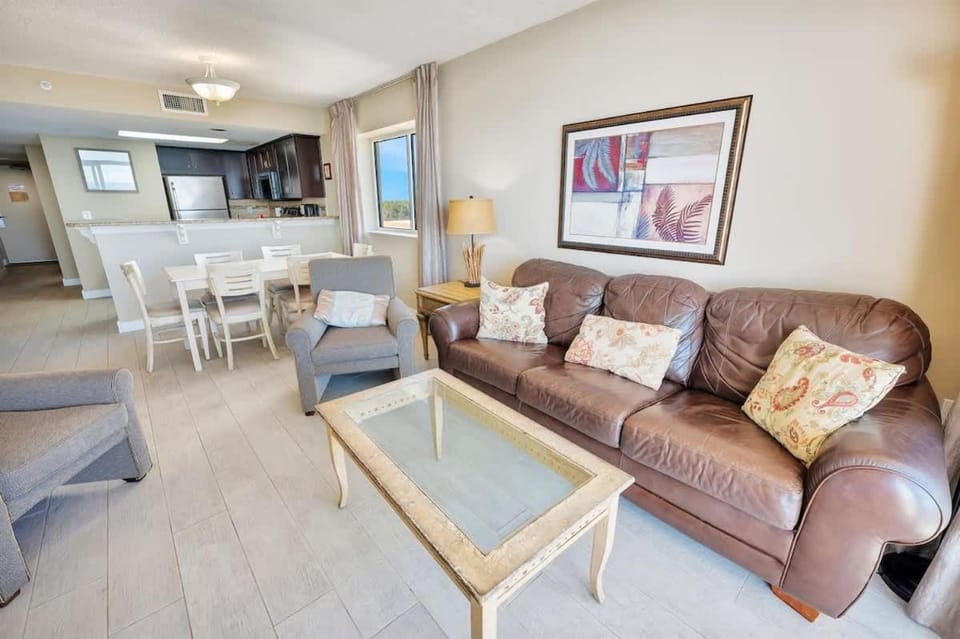 Oceanfront condo w pools & balcony House in Myrtle Beach