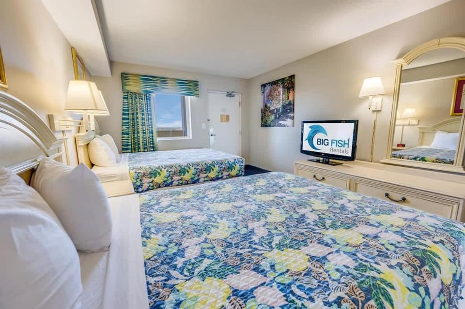 High Floor Direct Oceanfront w Views Heated Pools House in Myrtle Beach