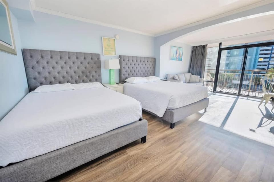 Newly Remodeled Caravelle l Studio, Views w Pools House in Myrtle Beach
