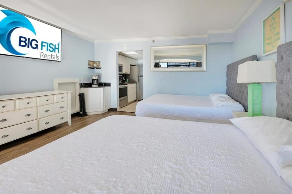 Newly Remodeled Caravelle l Studio, Views w Pools House in Myrtle Beach