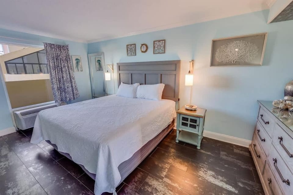 New Caravelle Resort 1BR Honeymoon Suite Pools! House in Myrtle Beach