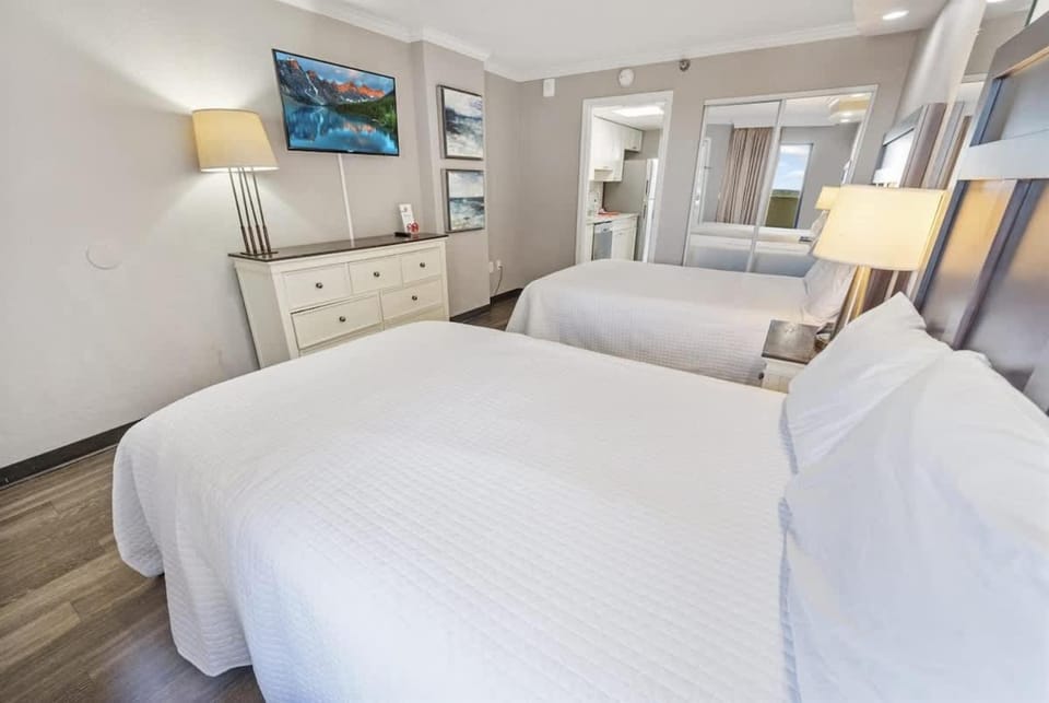 Direct Oceanfront Views,Pools Caravelle,HIGH Floor House in Myrtle Beach