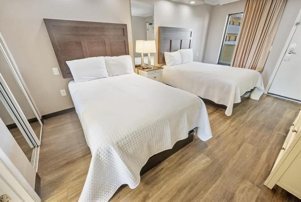 Direct Oceanfront Views,Pools Caravelle,HIGH Floor House in Myrtle Beach