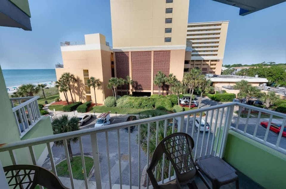 Newly Remodeled, Caravelle Resort, Amazing Pools! House in Myrtle Beach
