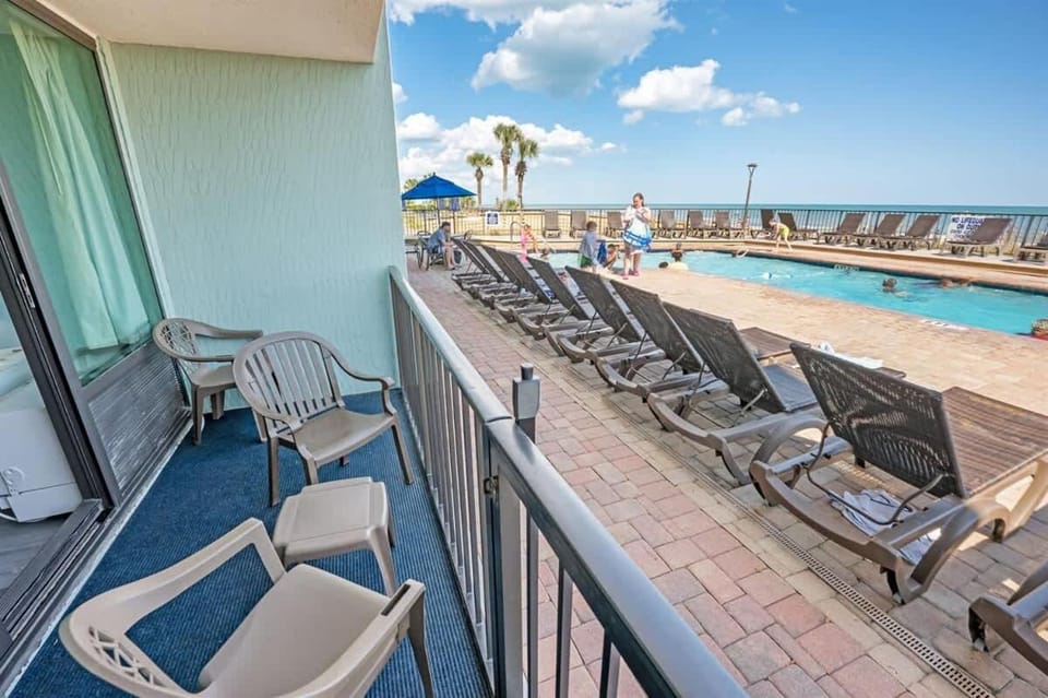 Newly Updated, Direct Oceanfront and Heated Pools! House in Myrtle Beach