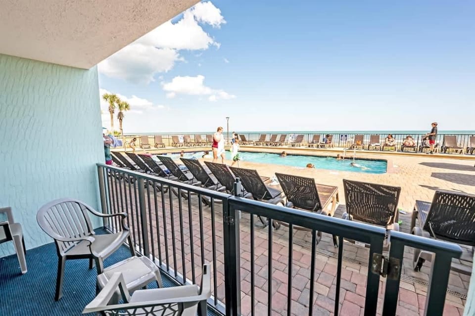 Newly Updated, Direct Oceanfront and Heated Pools! House in Myrtle Beach