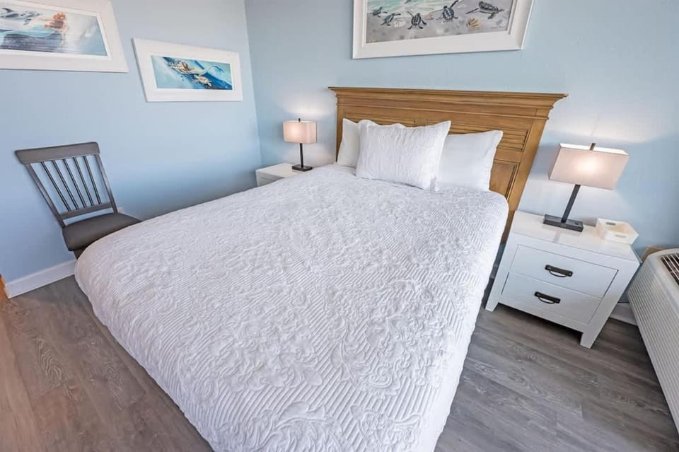 Newly Updated, Direct Oceanfront and Heated Pools! House in Myrtle Beach