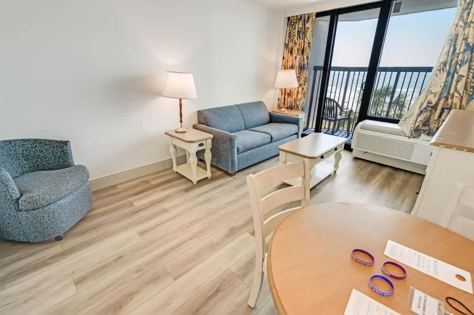 1BR,Direct Oceanfront, Pools Newly Remodeled Nice! House in Myrtle Beach