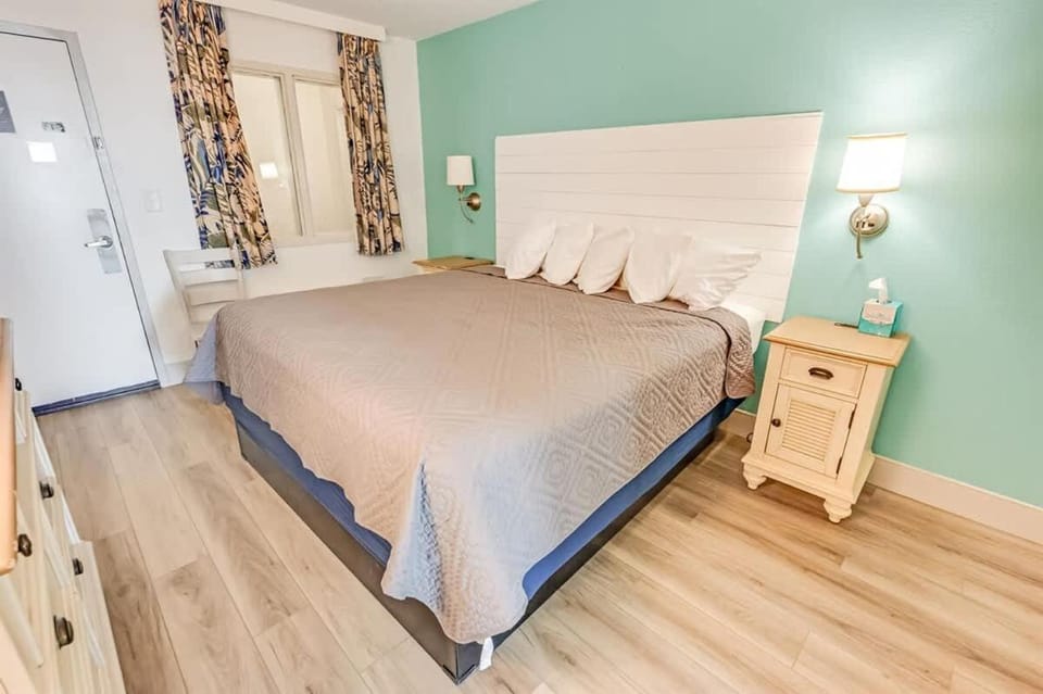 1BR,Direct Oceanfront, Pools Newly Remodeled Nice! House in Myrtle Beach