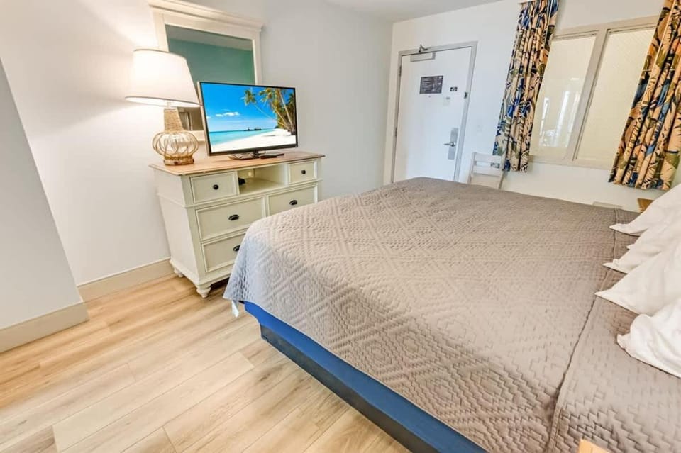1BR,Direct Oceanfront, Pools Newly Remodeled Nice! House in Myrtle Beach