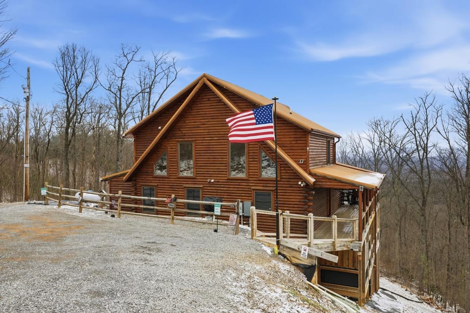 Climbing to New Heights House in Gatlinburg