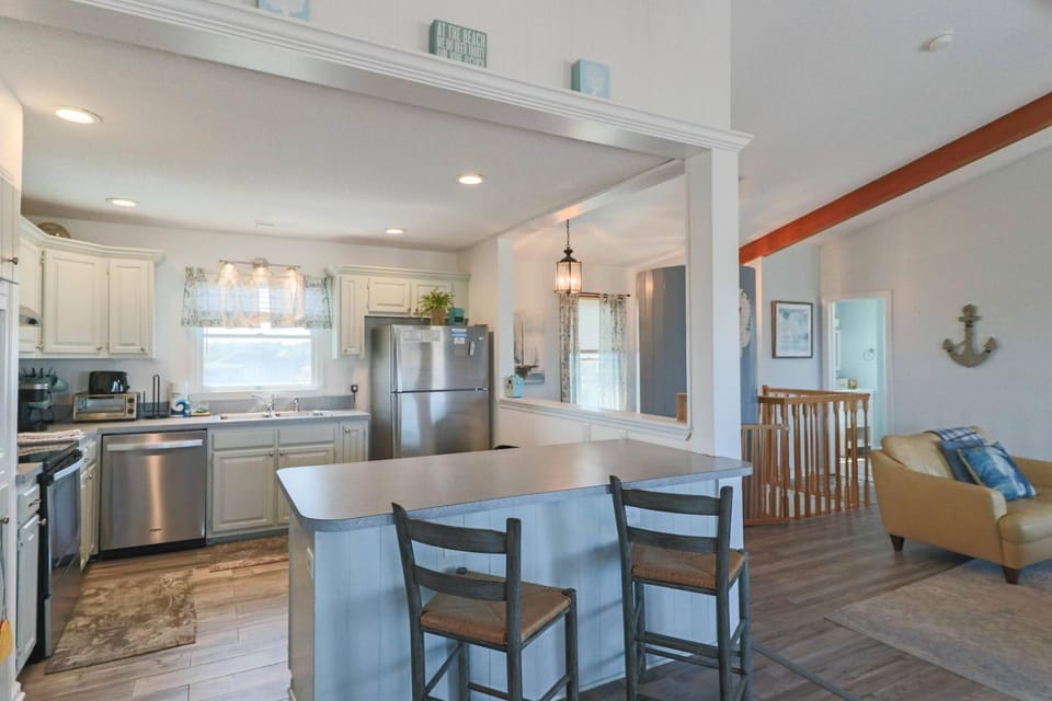 Just Forget the World - NH MP 11, Ocean View, Pool, Hot Tub, Foosball, Pets OK, Flex Stays House in Nags Head