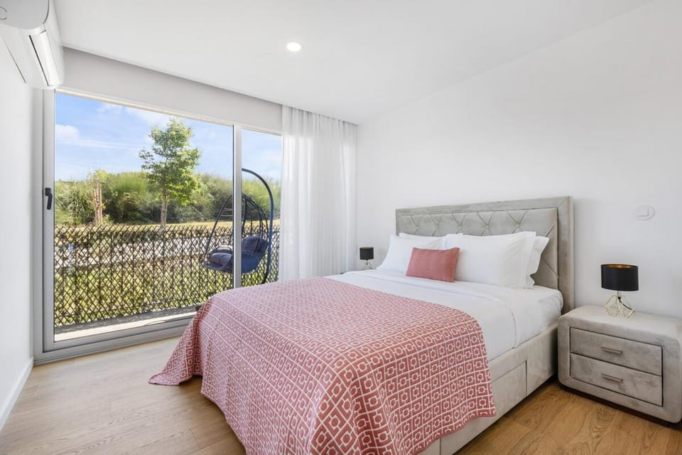 Sunny Stays Espinho | Balcony & Pool Apartment in Porto District
