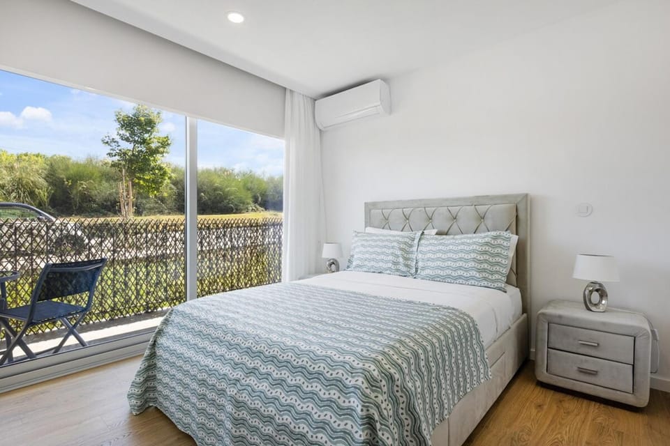 Sunny Stays Espinho | Balcony & Pool Apartment in Porto District