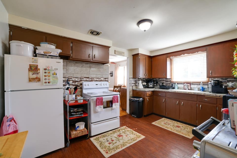 Large Private Yard: Home 14 Mi to Niagara Falls! House in New York