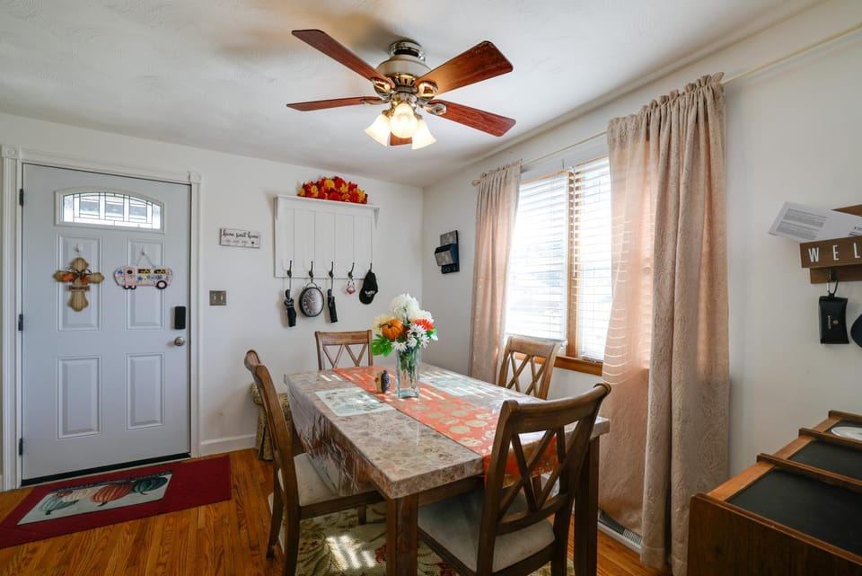 Large Private Yard: Home 14 Mi to Niagara Falls! House in New York