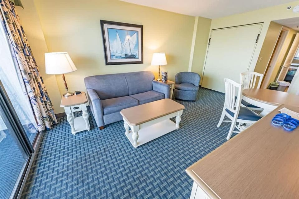 Direct Oceanfront, Newly Remodeled & Heated Pools! House in Myrtle Beach