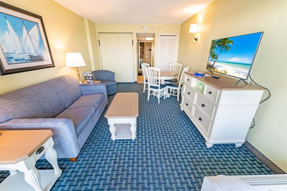 Direct Oceanfront, Newly Remodeled & Heated Pools! House in Myrtle Beach