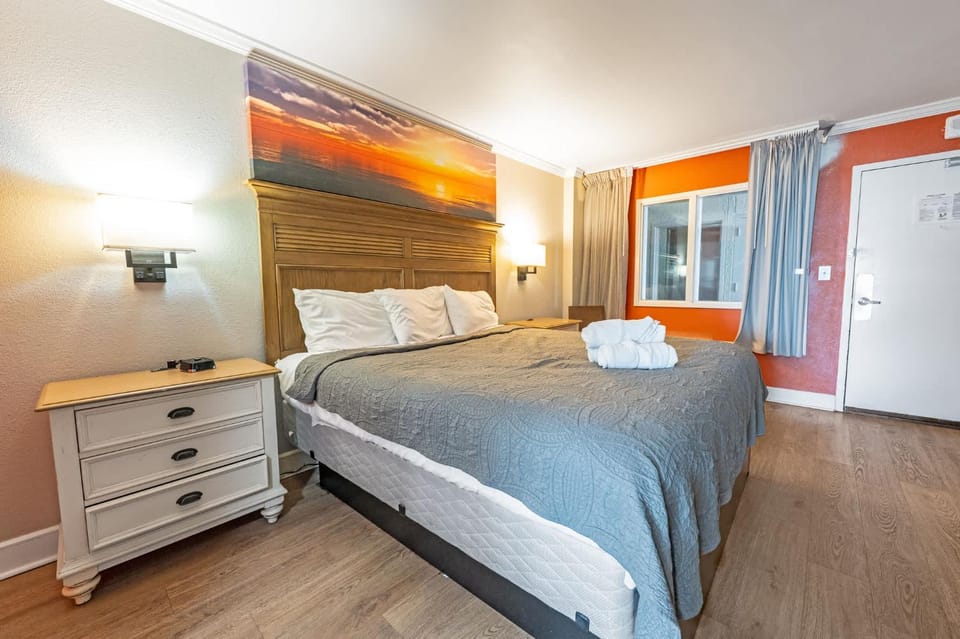 Newly Added, Remodeled, Direct Oceanfront, Pools! House in Myrtle Beach