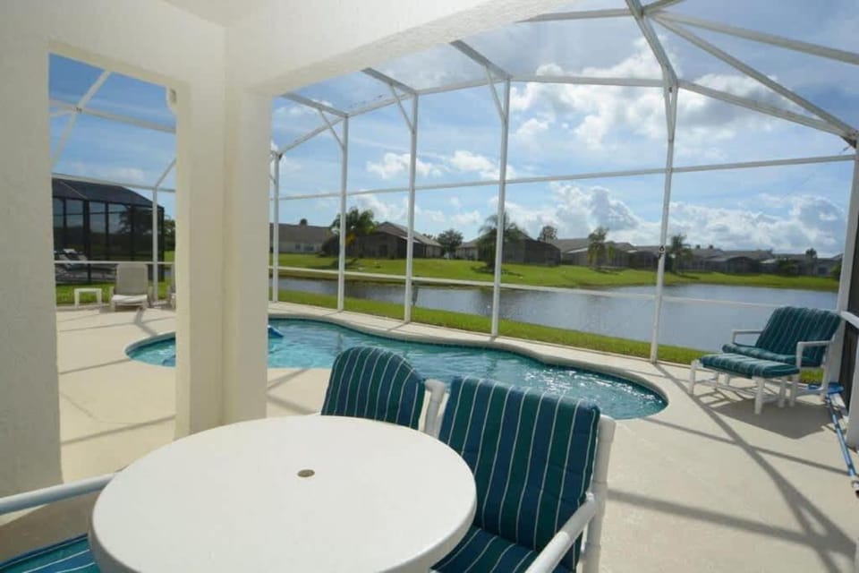 Lake Views Family Fun Pool Near Theme Parks House in Kissimmee