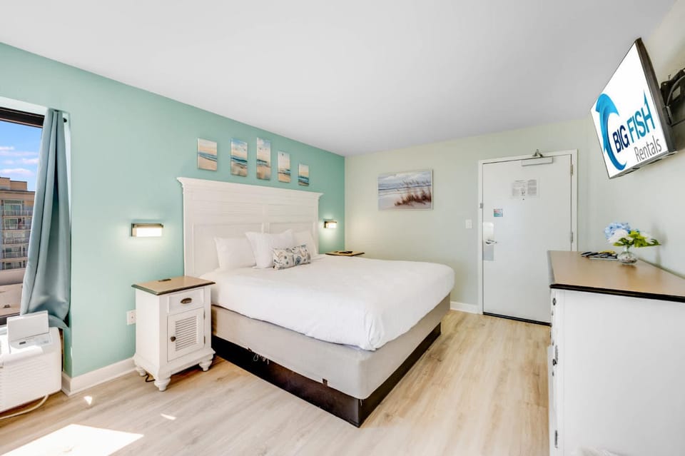 Remodeled, Honeymoon Suite New, Direct Oceanfront! House in Myrtle Beach