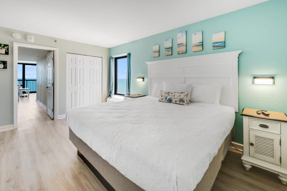 Remodeled, Honeymoon Suite New, Direct Oceanfront! House in Myrtle Beach