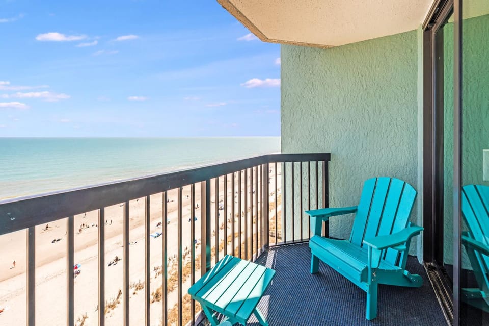 Remodeled, Honeymoon Suite New, Direct Oceanfront! House in Myrtle Beach