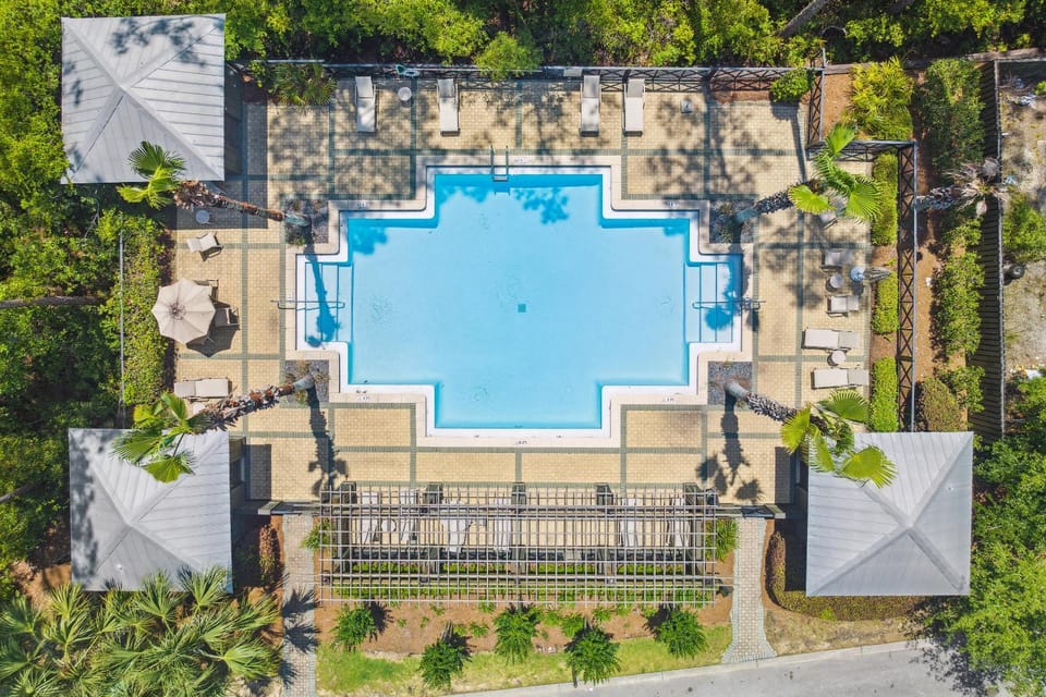 Day, Natural landscape, Bird's eye view, Pool view, Swimming pool, sunbed