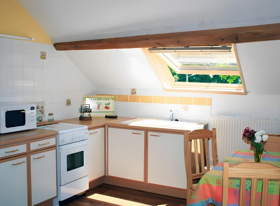 Property building, Kitchen or kitchenette, Living room