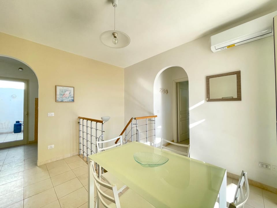 Living room, Dining area, air conditioner