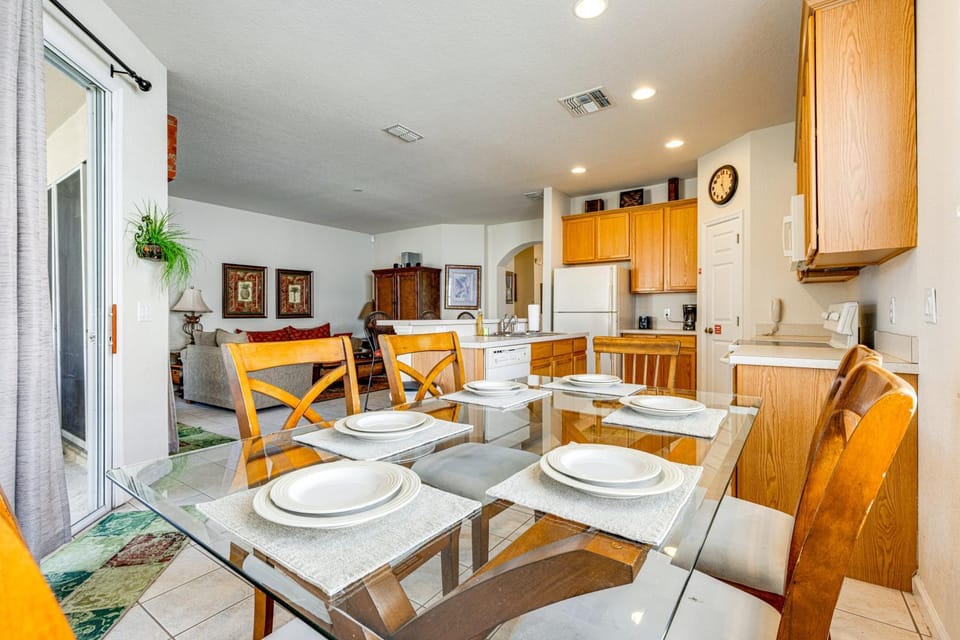 Resort Retreat w/ Outdoor Oasis: 13 Mi to Disney! House in Poinciana
