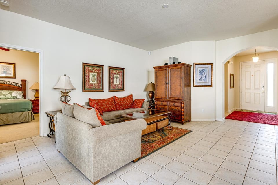 Resort Retreat w/ Outdoor Oasis: 13 Mi to Disney! House in Poinciana