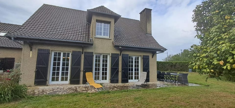 Grande maison rénovée avec jardin, idéale familles et professionnels House in Nouvelle-Aquitaine