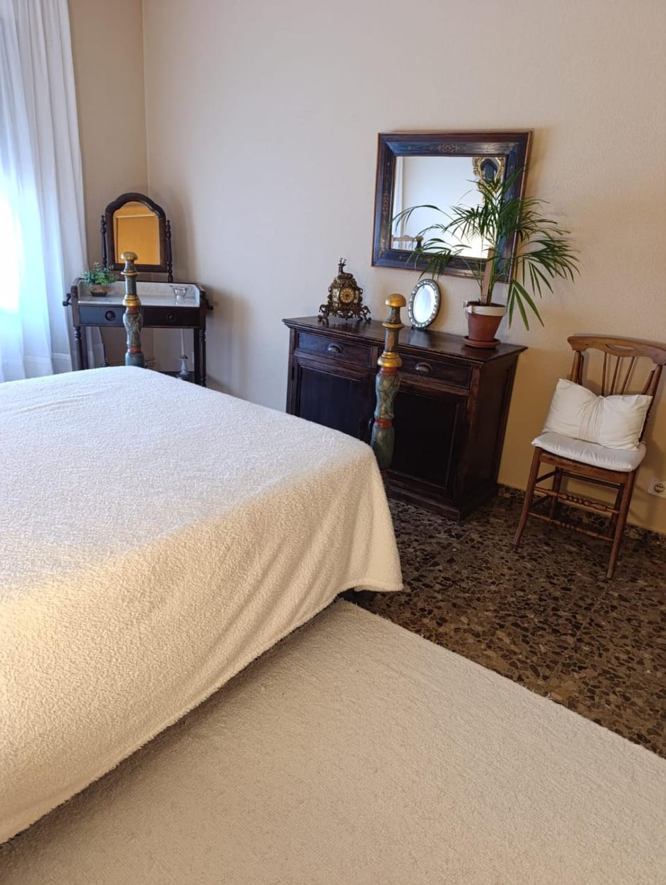 Bed, Photo of the whole room