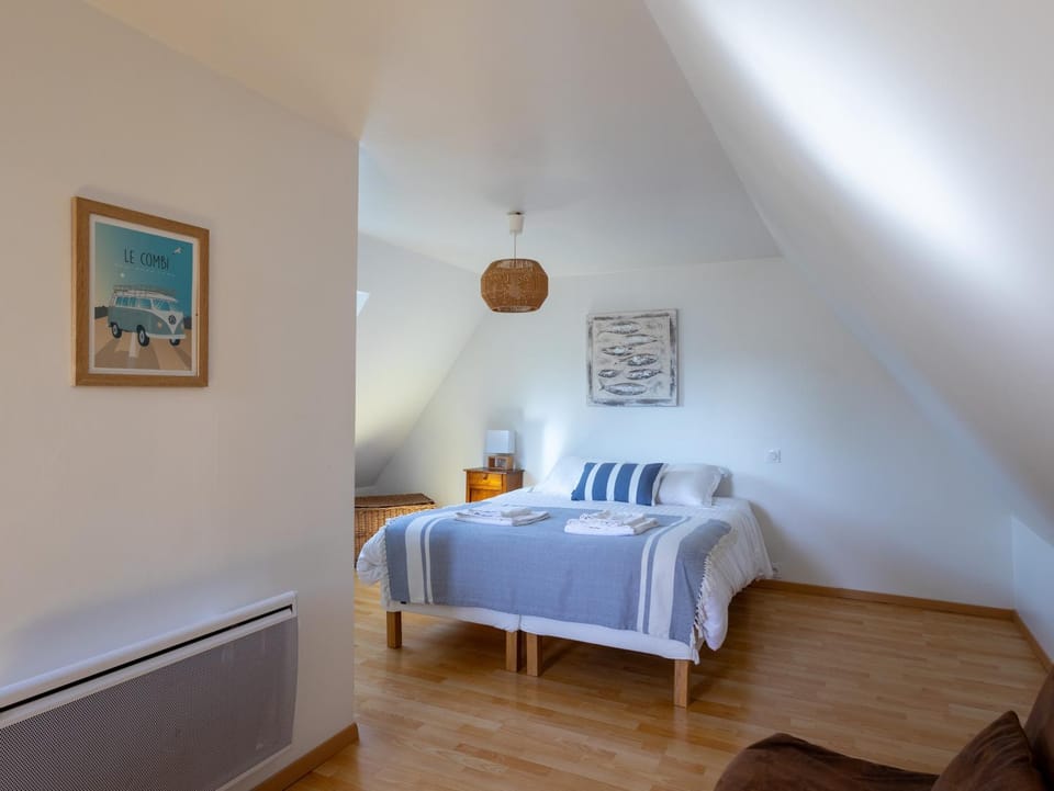 Property building, Living room, Bedroom