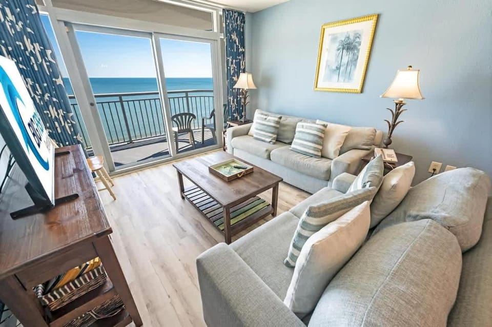 Heavenly Ocean Front ViewsPools Awaits, Location! House in Myrtle Beach
