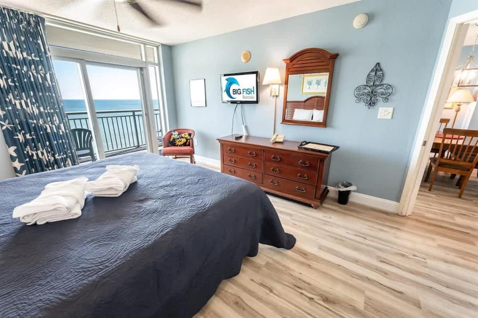 Heavenly Ocean Front ViewsPools Awaits, Location! House in Myrtle Beach