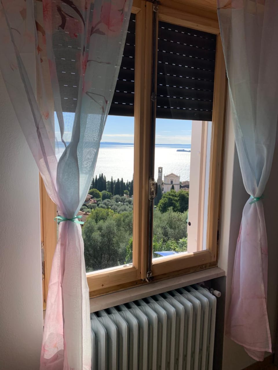 Bed, Bedroom, Lake view