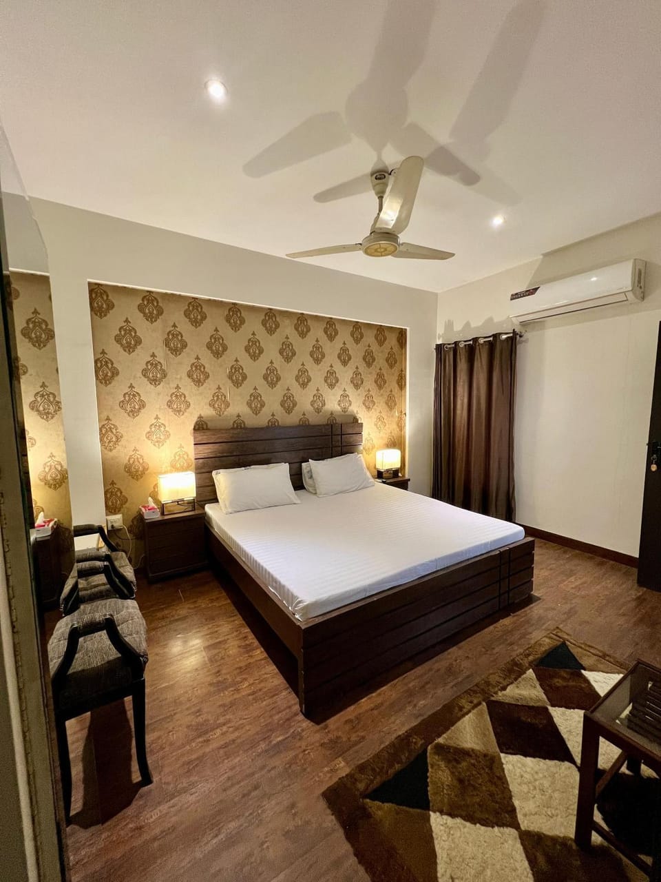 Bed, Photo of the whole room, Bedroom, air conditioner