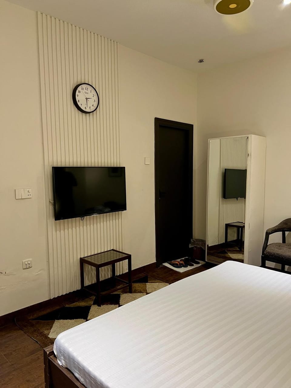 Bed, TV and multimedia, Photo of the whole room, Bedroom, wardrobe