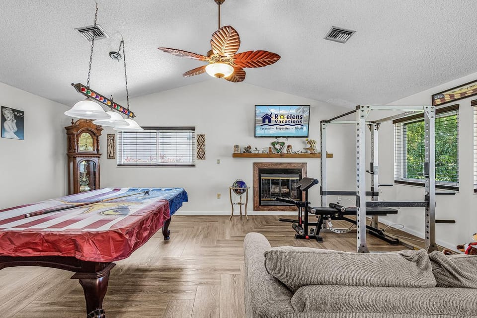 Sail into Paradise with Pool & Dockside Living - Captain Jacks Landing House in Cape Coral