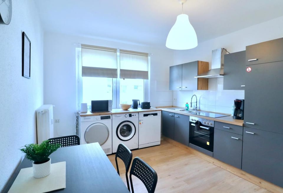 Kitchen or kitchenette, Dining area, dishwasher, oven, pet friendly, stove, toaster, washing machine, dryer