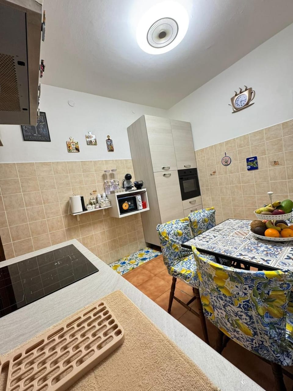 Coffee/tea facilities, Kitchen or kitchenette, oven, stove, toaster