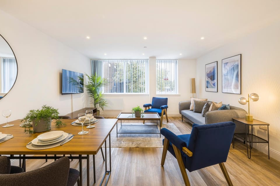 TV and multimedia, Living room, Seating area, Dining area