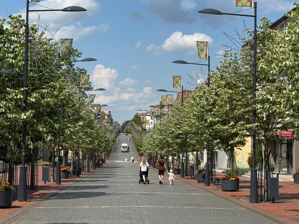 Day, Neighbourhood, City view, Street view