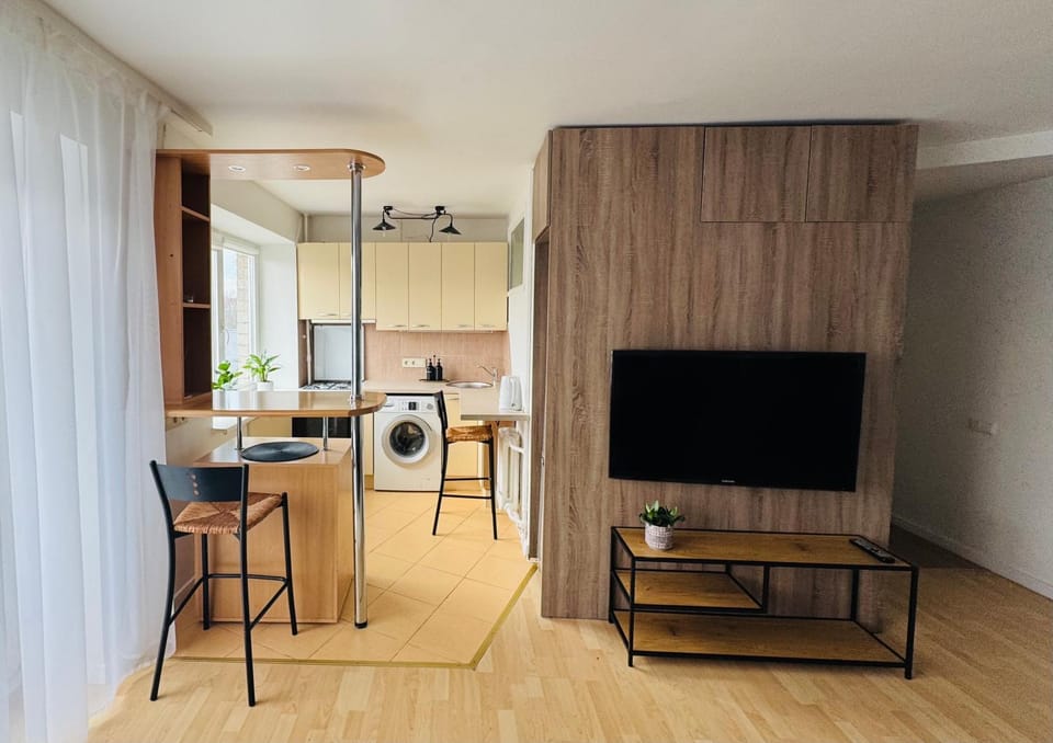 Communal lounge/ TV room, Kitchen or kitchenette, Living room, Seating area, Dining area, oven, washing machine